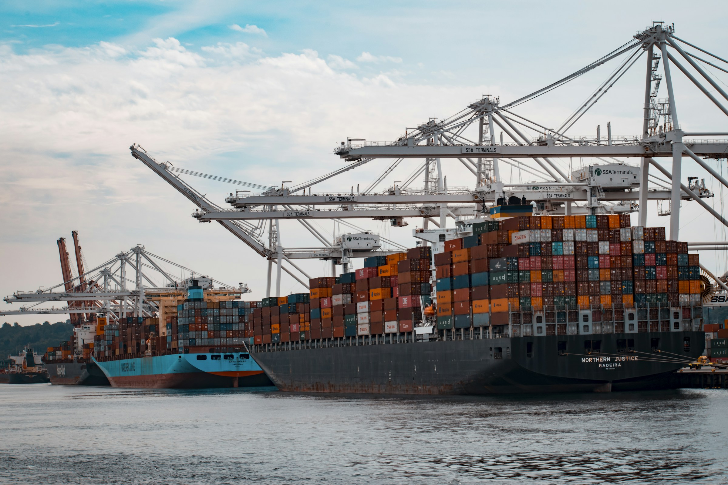 Global shipping and fulfillment network